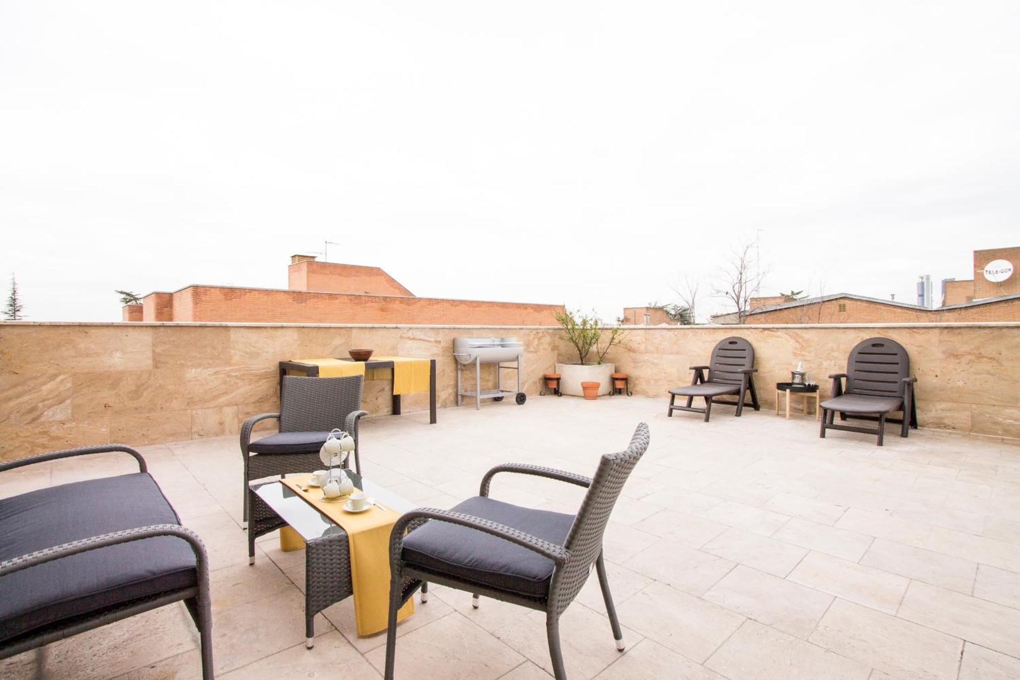 Apartamentos Villablino Arturo Soria Madrid Buitenkant foto
