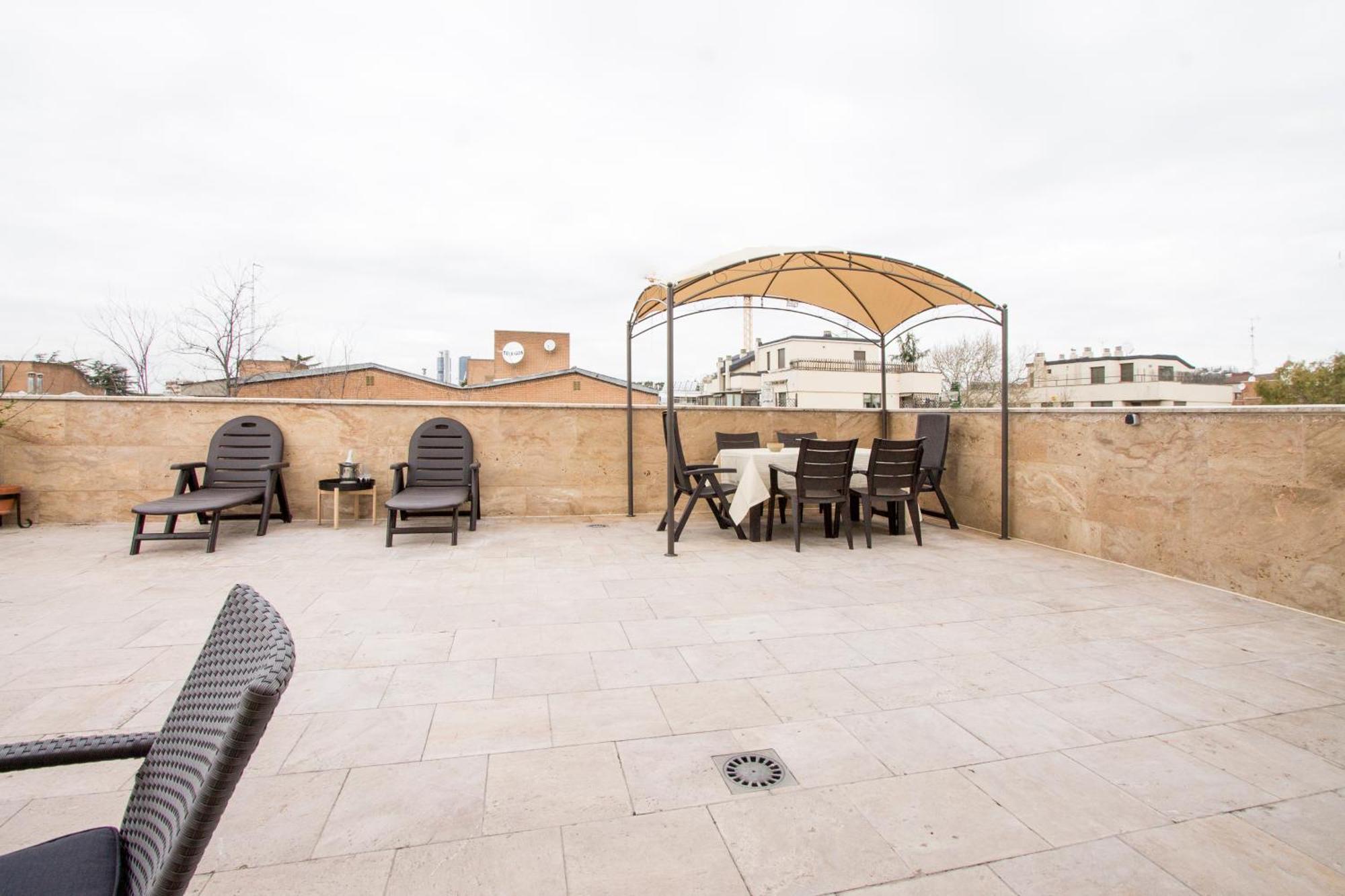 Apartamentos Villablino Arturo Soria Madrid Buitenkant foto